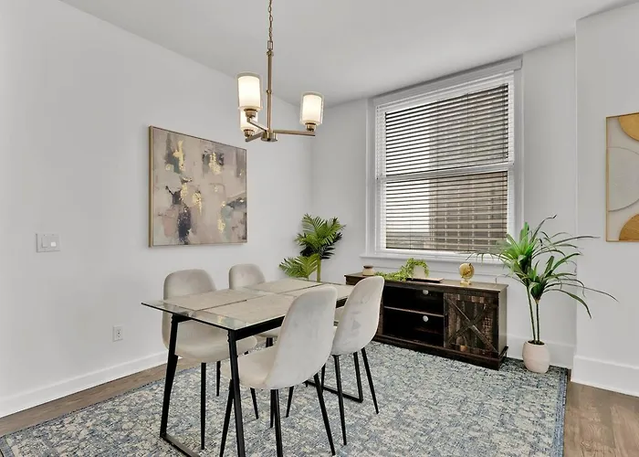 Heb 104 Spacious Downtown Worth, Free Parking, Gym Apartment *