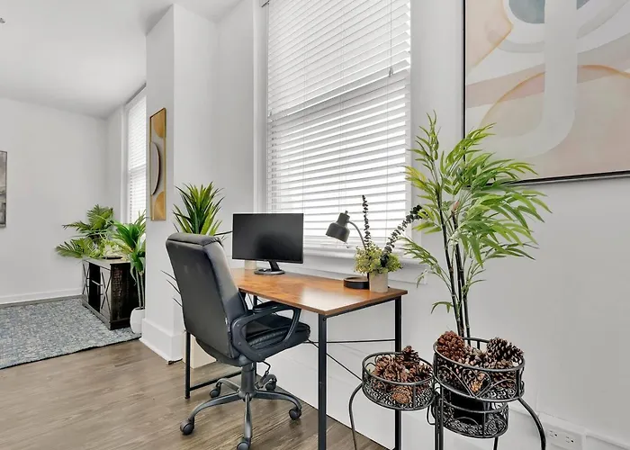 Heb 104 Spacious Downtown Worth, Free Parking, Gym Apartment *