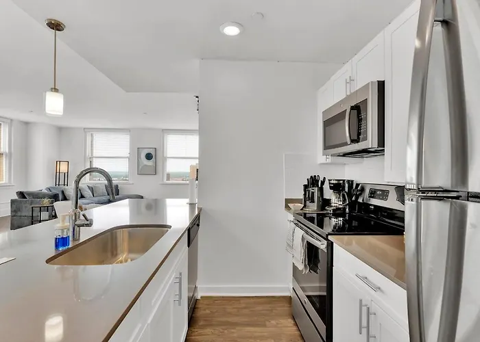 Heb 104 Spacious Downtown Worth, Free Parking, Gym Apartment *